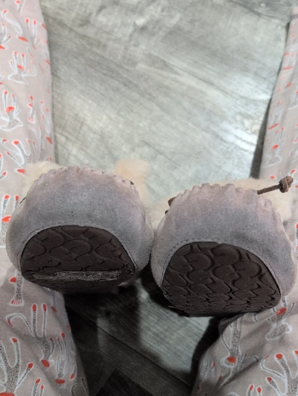 UGG Kids Alena Suede Moccasin Slippers in Dusty Rose/ Tan Size 4